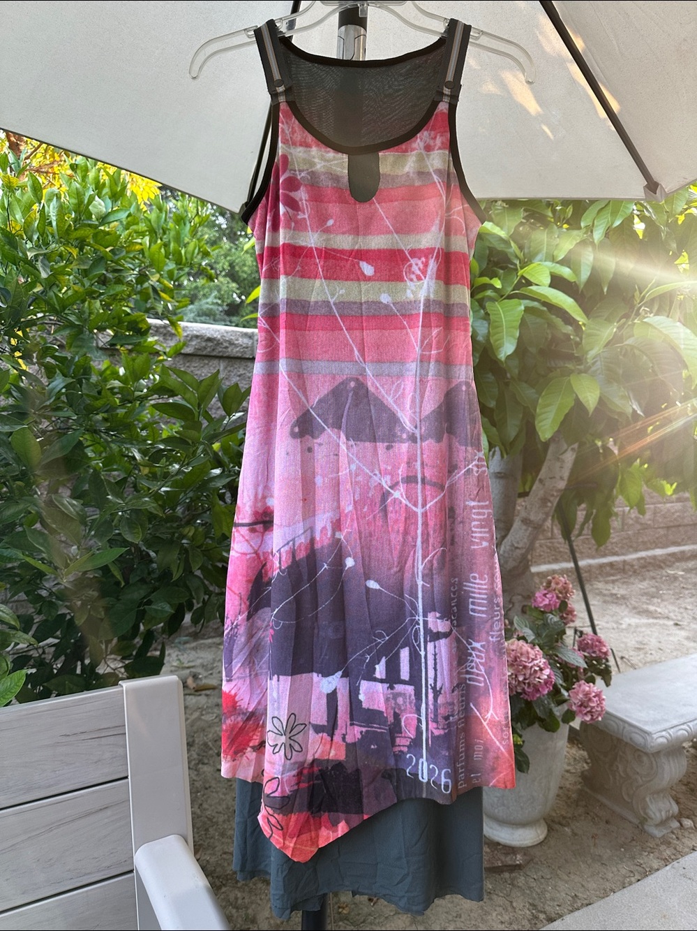 Chic Sleeveless Fine Mesh Layered Multi-Colored Ombré Graphic Midi Dress XS/S